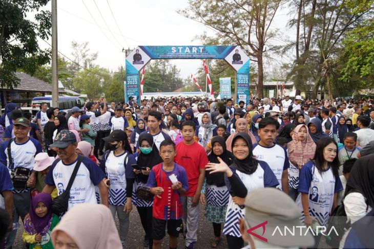 FOTO - Jalan Sehat Bersama BUMN di Belitung Timur