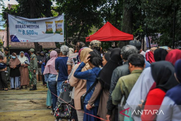 Operasi pasar beras medium di Bandung 