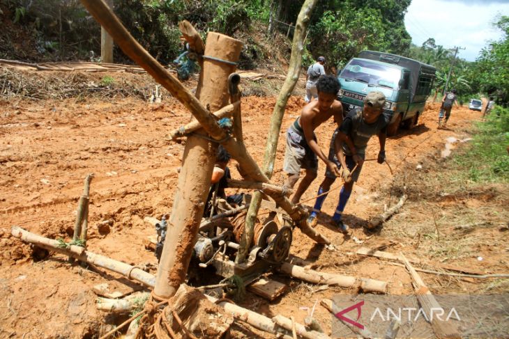 Akses Jalan Enam Desa Di Kalsel Rusak