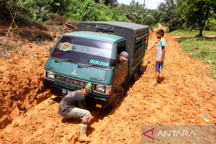 Akses jalan enam desa di Kalsel rusak