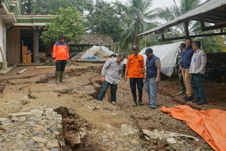 Rekomendasikan Relokasi, BPBD Jatim Tinjau Kondisi Tanah Gerak Di ...