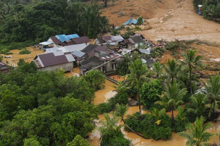 Bencana Tanah Longsor di Serasan