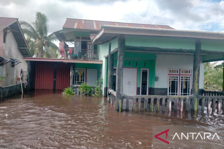 Ratusan rumah warga di Singkawang terendam banjir