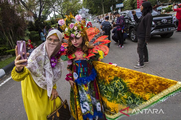 Fashion Carnaval Sasirangan dan Pawai Basasirangan