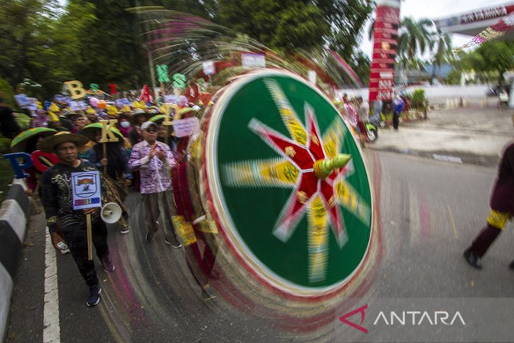 Fashion Carnaval Sasirangan dan Pawai Basasirangan