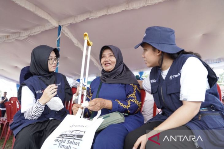 Warga Desa Baru Kabupaten Belitung Timur antusias terima layanan kesehatan gratis dari Mobil Sehat PT Timah Tbk