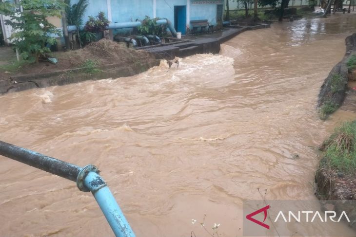 Pemerintah Kota Singkawang keruk Sungai Kulor antisipasi banjir