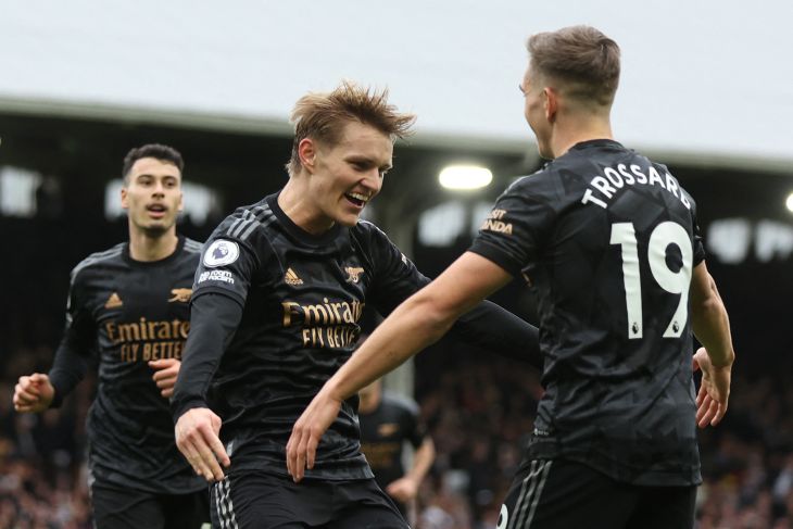 Menang 3-0 lawan Fulham, Arsenal unggull ima poin dari Manchester City