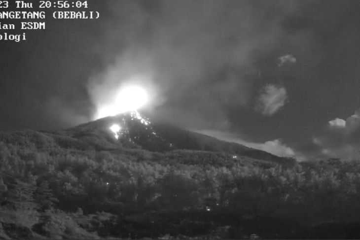 Lima pekan erupsi, status Gunung Karangetang masih siaga