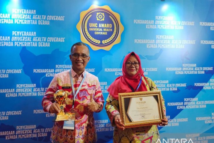 Pemerintah Kota Singkawang dapat penghargaan dari UHC JKN-KIS