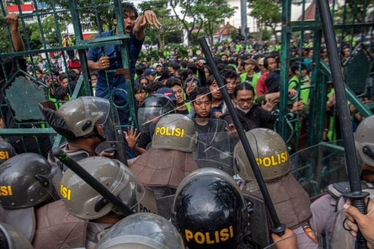 Unjuk rasa tolak Perppu Cipta Kerja