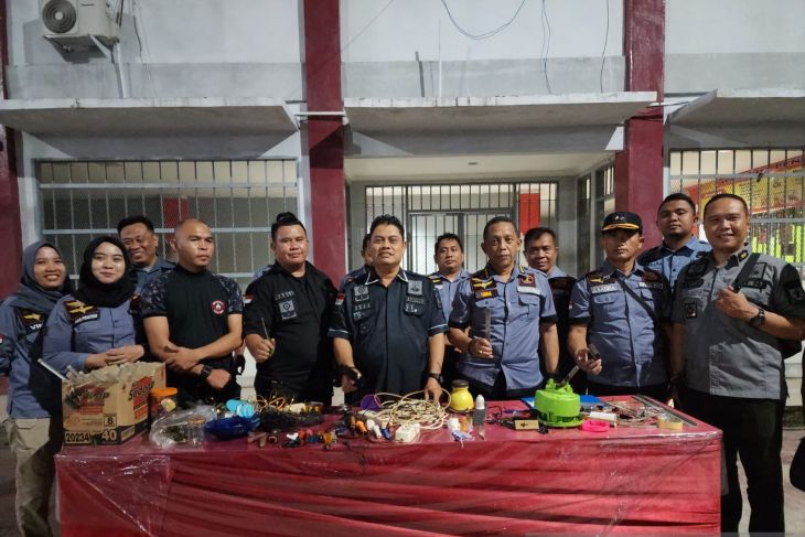 Tim Satopspatnal geledah kamar napi di Lapas Pohuwato