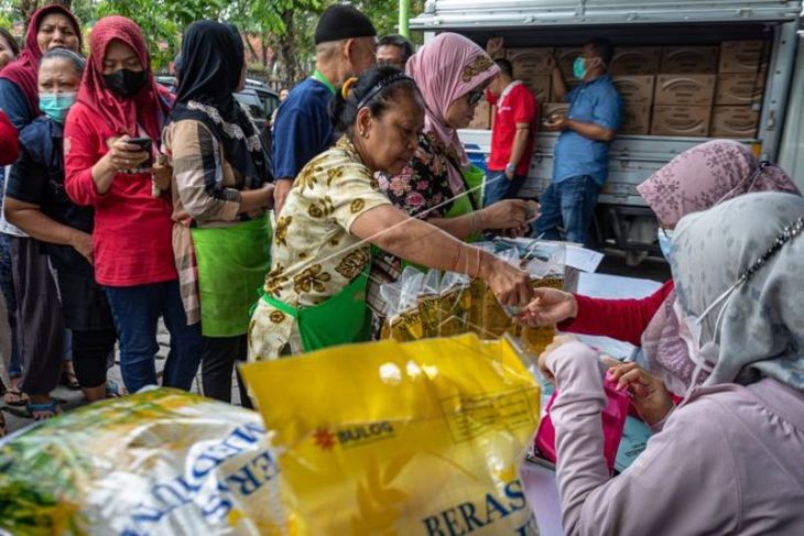 Operasi pasar murah di Pasar Bulu Semarang