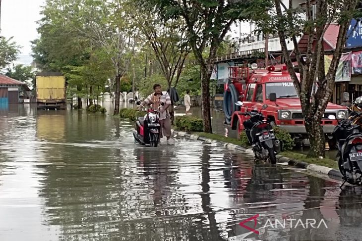 Amuntai terkepung banjir jumlah penduduk terdampak bertambah