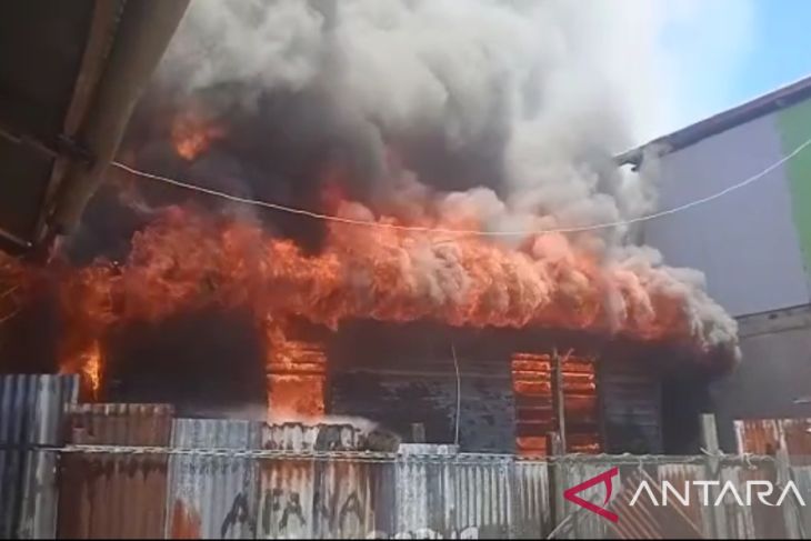 Empat rumah warga di Kota Sorong dilahap si