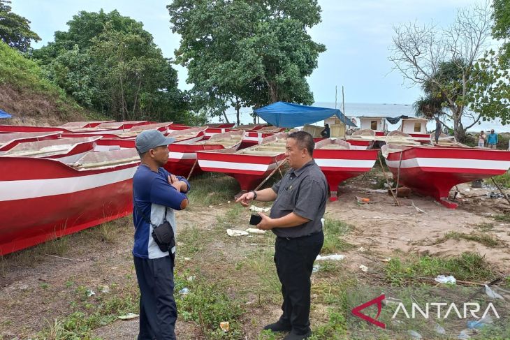 Nelayan Bangka Selatan terima bantuan kapal usulan DPRD