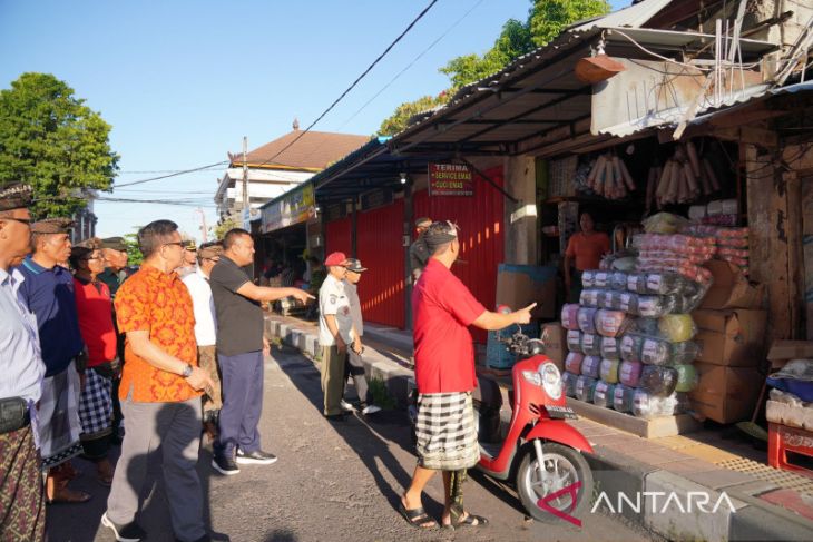 Bupati Gianyar pimpin penertiban pedagang di Pasar Sukawati