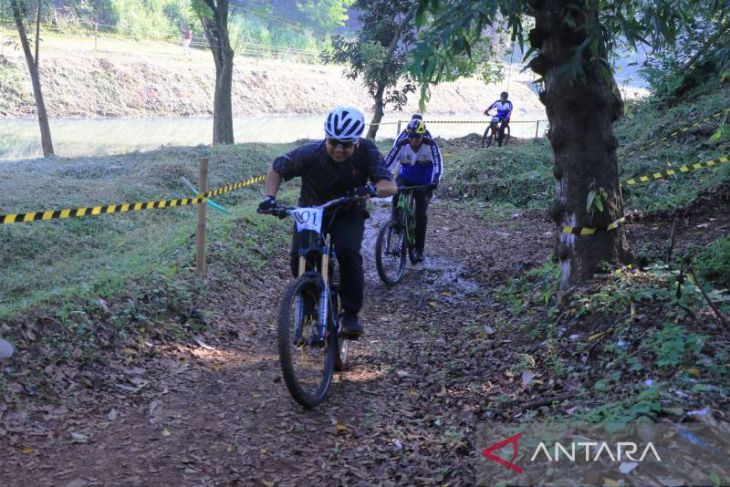 Wali Kota Tangerang ajak masyarakat coba trek sepeda Mookervart