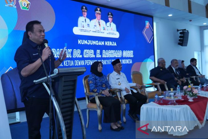 DPR RI: Cari cara agar pemuda tertarik bertani