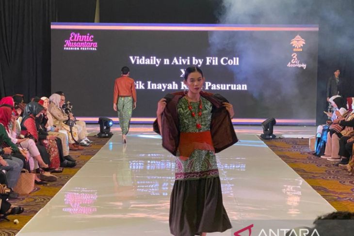 Puluhan desainer nasional perkenalkan rancangan busana batik pesisiran di ulang tahun ketiga Etnura