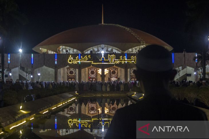 Shalat tarawih malam pertama Ramadhan di Kalsel