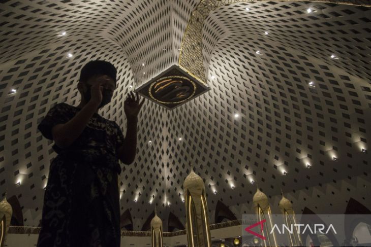 Tarawih pertama di Masjid Raya Al Jabbar Bandung