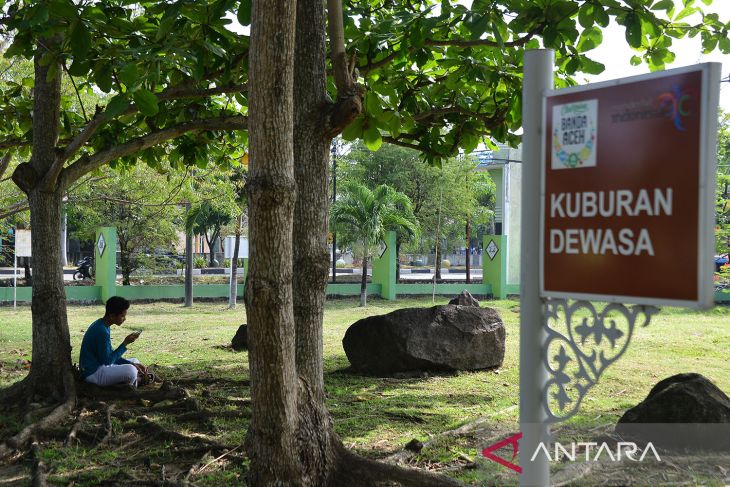 FOTO - Ziarah Jelang Ramadhan di Kuburan Massal Tsunami Aceh