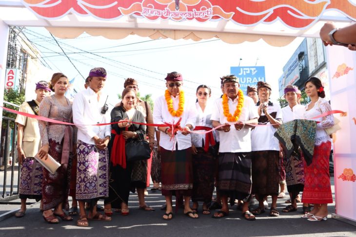 Wali Kota Denpasar : Sesetan Heritage Omed-Omedan Festival wajib dilestarikan