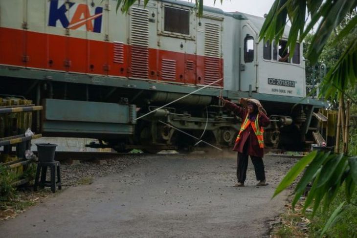 Perlintasan kereta api tanpa palang pintu