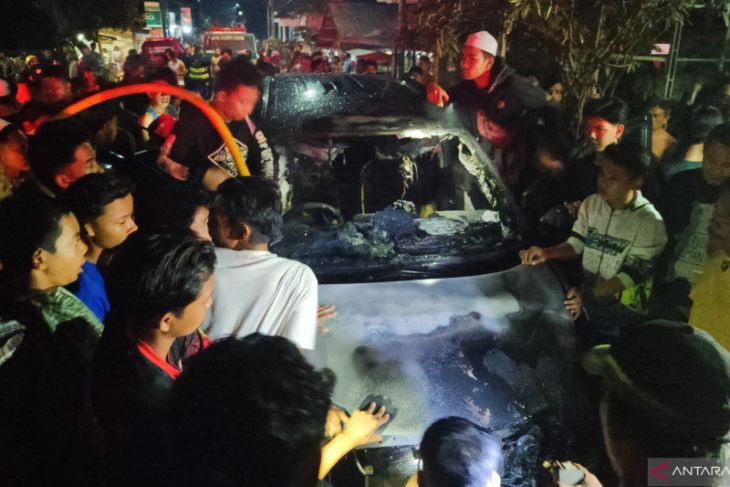 Mobil terbakar di Tapin, penumpang selamat