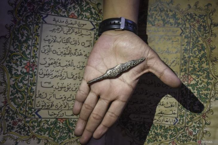 Al Quran kuno ditulis tangan