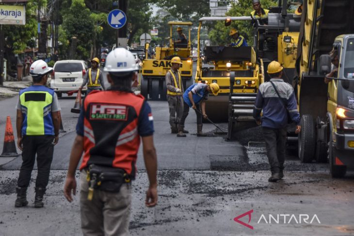 Perbaikan jalan di jalur mudik selatan 