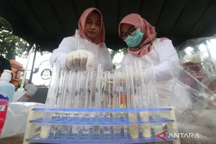 Uji kelayakan takjil di Kota Kediri