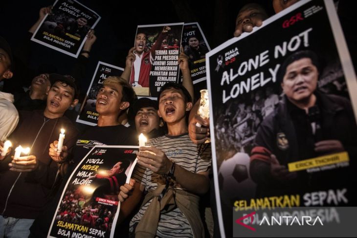 Humaniora: Aksi 1000 Lilin untuk sepak bola Indonesia