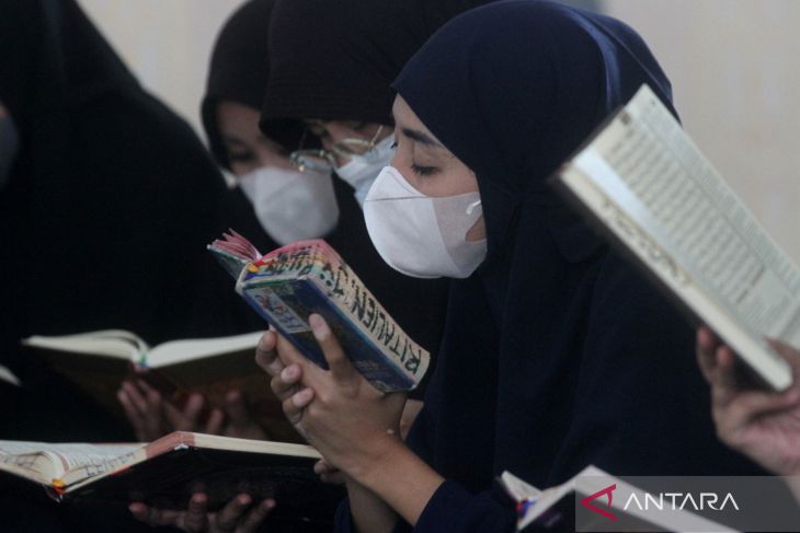 Tadarus Al Quran  Lapas Perempuan Malang