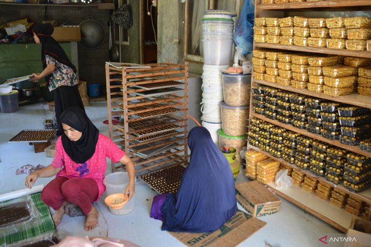 PRODUKSI KUE KERING LEBARAN MENINGKAT DI ACEH