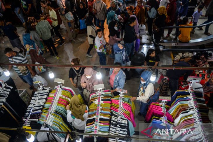 Penjualan busana muslim di Bandung 