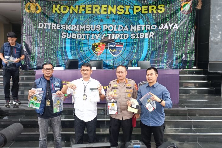 Police find fake QRIS stickers at Jakarta mosques