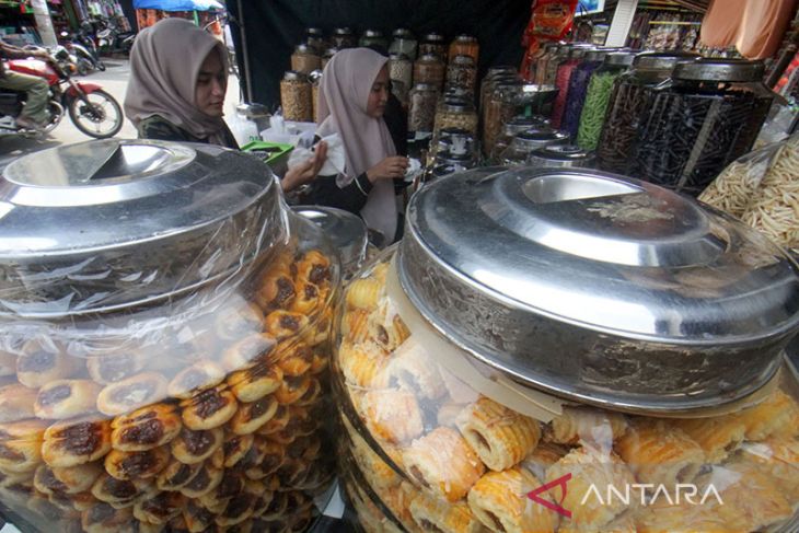 FOTO - Penjualan Kue Kering Lebaran Produksi UMKM