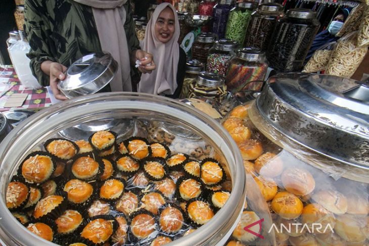 FOTO - Penjualan Kue Kering Lebaran Produksi UMKM