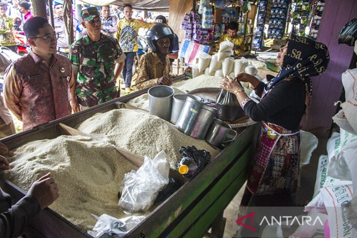 Bupati HST pantau harga bahan pokok jelang Lebaran