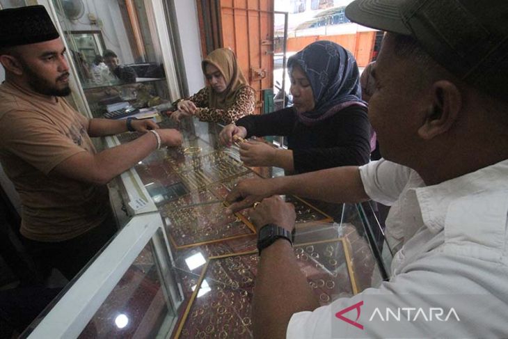 FOTO - Penjualan emas jelang lebaran di Aceh