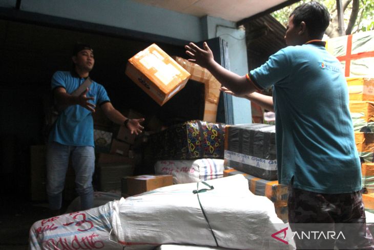 Pengiriman paket melalui kereta meningkat