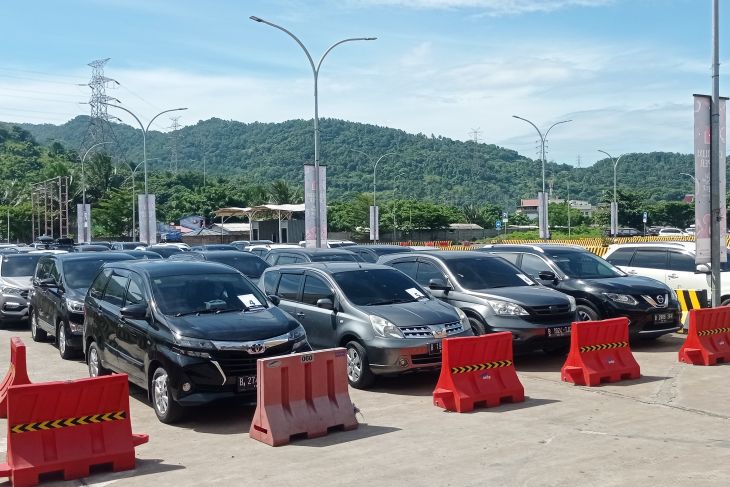 Dermaga Eksekutif Pelabuhan Merak Mulai Ramai Antrean Kendaraan ...