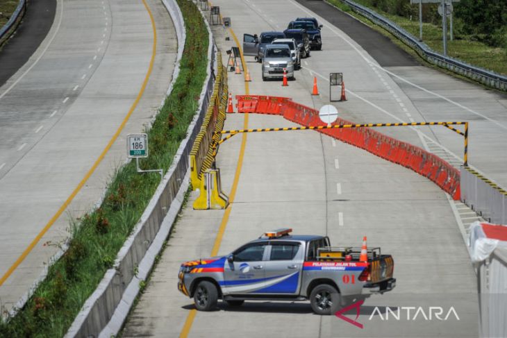 Jalur fungsional tol Cisumdawu belum dibuka 