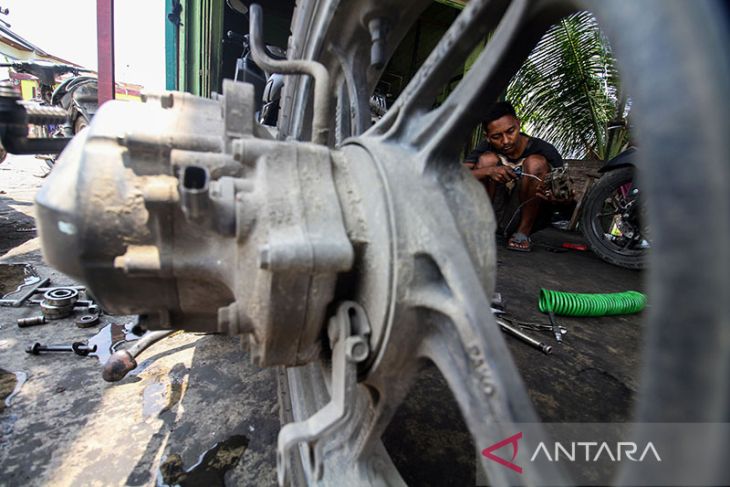 FOTO - Servis sepeda motor jelang mudik lebaran