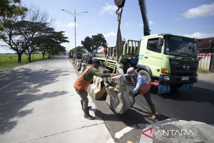 Penutupan tempat balik arah jalan Pantura 