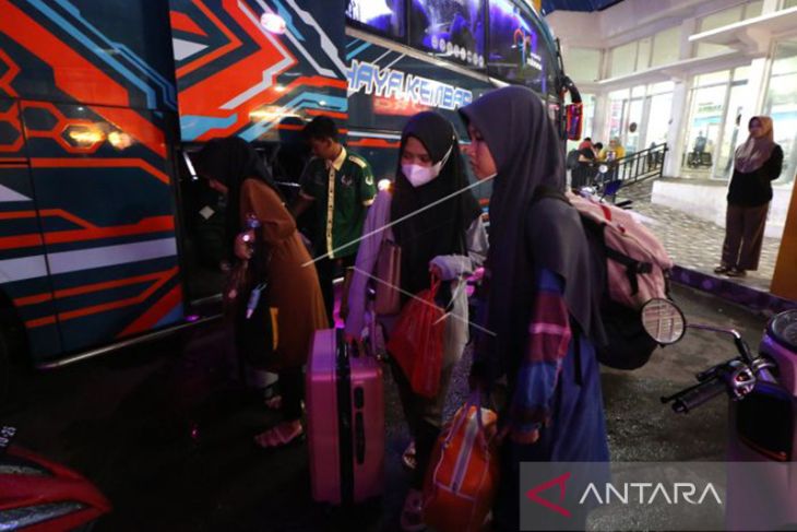 H 5 Lebaran Pemudik Di Terminal Banda Aceh Capai 1 000 Orang Per Hari