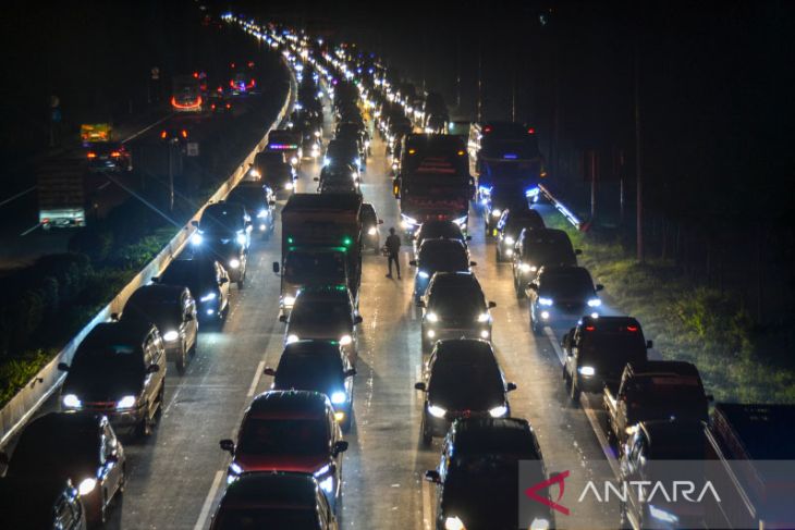 Arus mudik di gerbang tol Cileunyi 