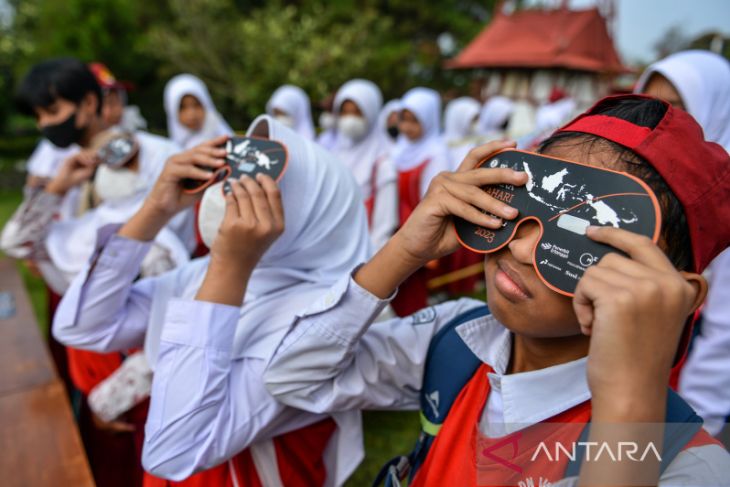 Pengamatan Gerhana Matahari di Observatorium Bosscha 